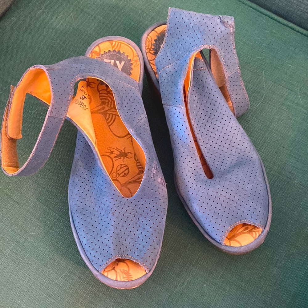 GUC Fly London Yala wedges. Soft and comfy